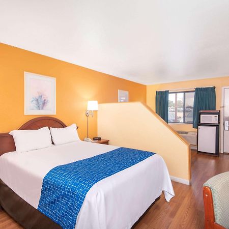 Travelodge By Wyndham Kingman Esterno foto